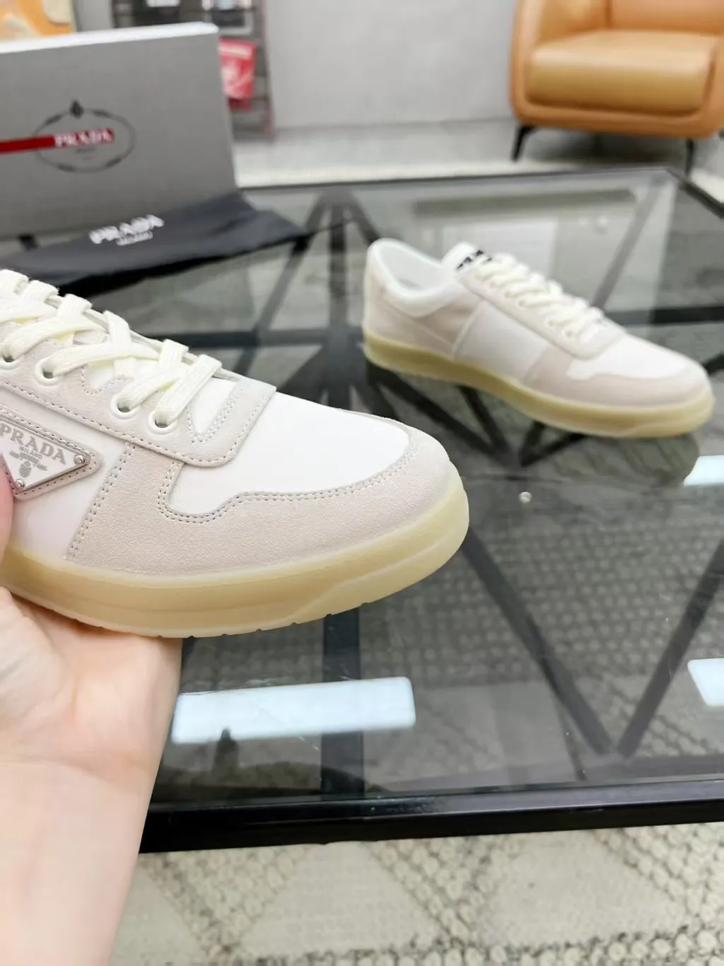 Factory P420💰Prada new men's leather sports shoes, the highest version on the market, any comparison is welcome🆚! The original leather has excellent texture and is super high-end! Fetal sheep net lining imported from Italy, removable pad! Luxurious materials and fine workmanship, highly recommended! Code number: 38--45